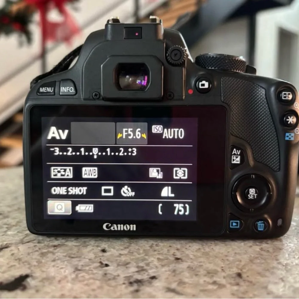 Canon EOS Rebel SL1 EF-S 18-55mm IS II
